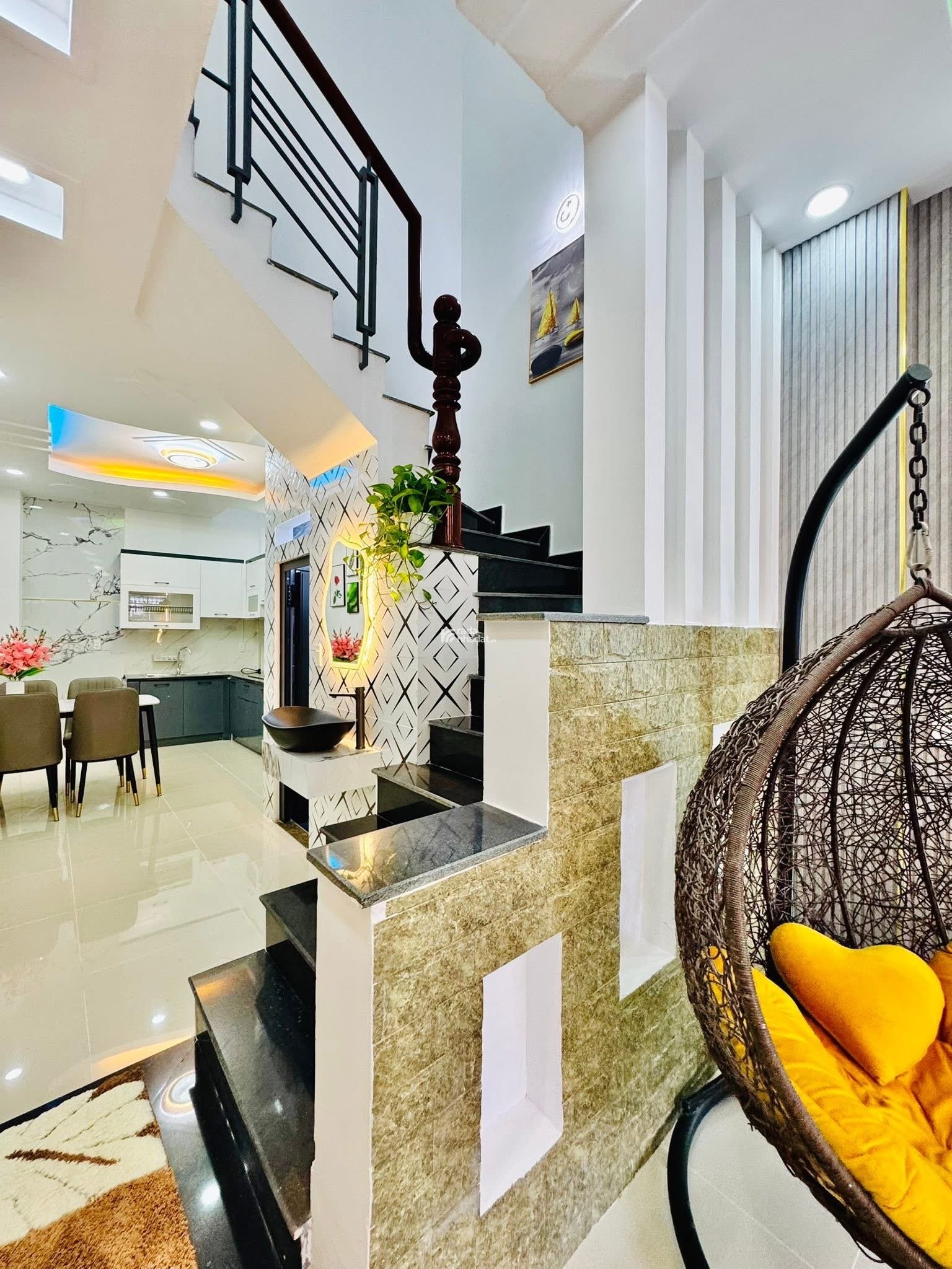 Bán nhà đường Thành Thái, Quận 10, 48m2 giá 6.2 tỷ, Sổ Hồng Riêng/ Hẻm ô tô thông thoáng 