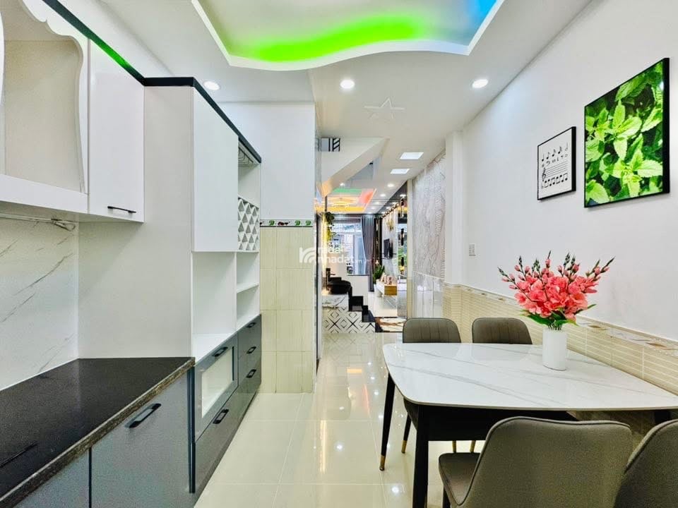Bán nhà đường Thành Thái, Quận 10, 48m2 giá 6.2 tỷ, Sổ Hồng Riêng/ Hẻm ô tô thông thoáng 
