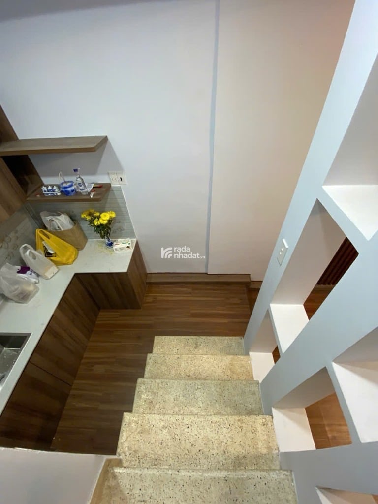 phí nhuận 2 tầng, nhỉnh 4t, phan xích long