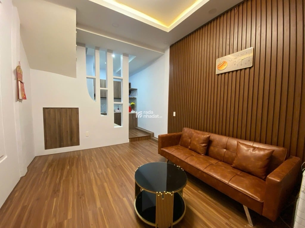 phí nhuận 2 tầng, nhỉnh 4t, phan xích long