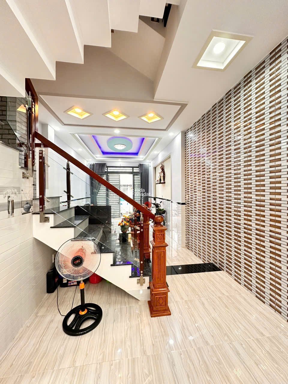 NHÀ ĐẸP - XÂY Ở KIÊN CỐ, NHƯ MỚI, QUẬN 12, 3 TẦNG 5.X TỶ