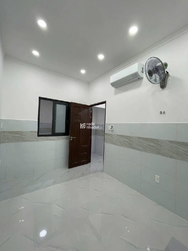 HẺM XE TẢI - NGAY NGÃ TƯ 4 XÃ - TIẾP GIÁP LÊ VĂN QUỚI, HOÀ BÌNH, BÌNH LONG, NGAY CHỢ - NHÀ MỚI ĐẸP 