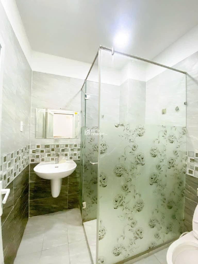 NHÀ MỚI ĐẸP - NGAY CẦU VƯỢT 3 THÁNG 2 - LÝ THÁI TỔ - QUẬN 10 - 31M2 - 5 TẦNG - HẺM Ô TÔ - 10 TY 500