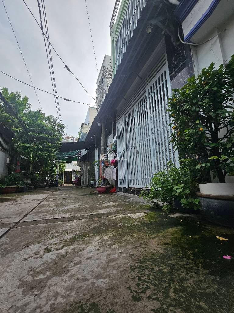 Bán nhà Bình Tân Giáp Tân Phú 