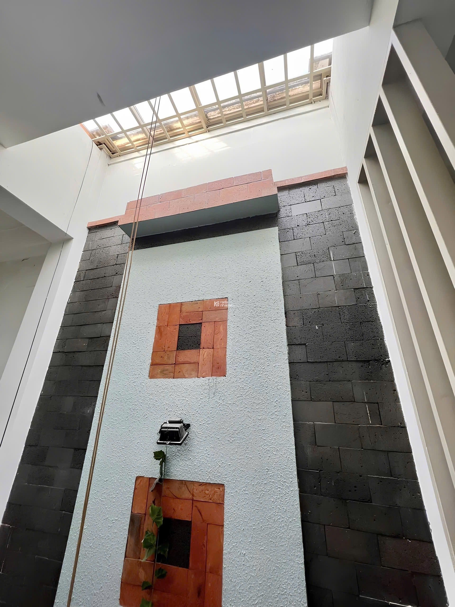 Mặt Tiền Đường 8m Thông  - DT: Ngang 5x16 (80m2) - Cạnh Vườn Lài - Nhà Đúc 4 Tầng - Chỉ 10ty xíu