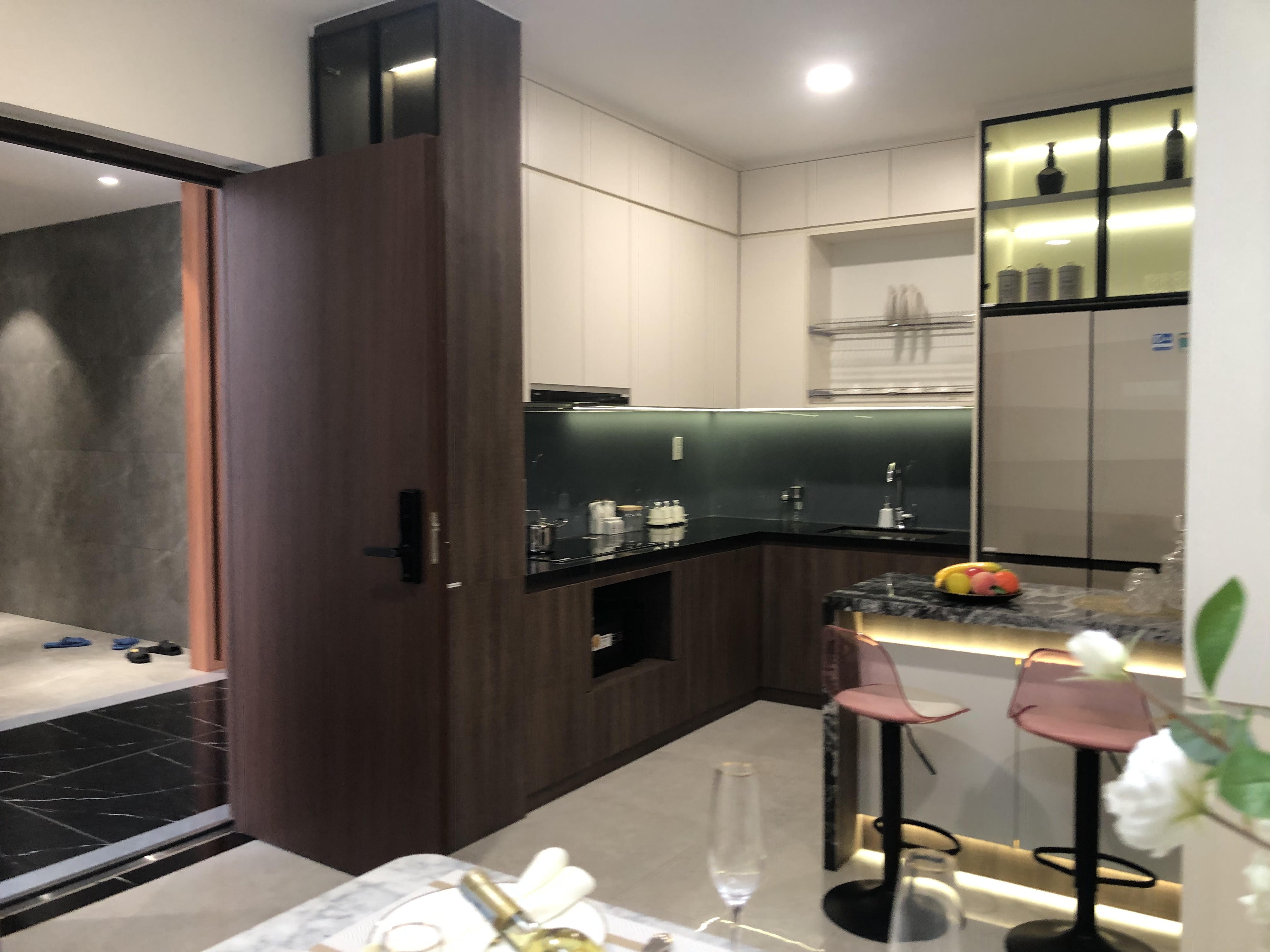 Bán Căn Hộ 3 Phòng Ngủ Mặt Tiền Quốc Lộ 13. DT: 75m2 