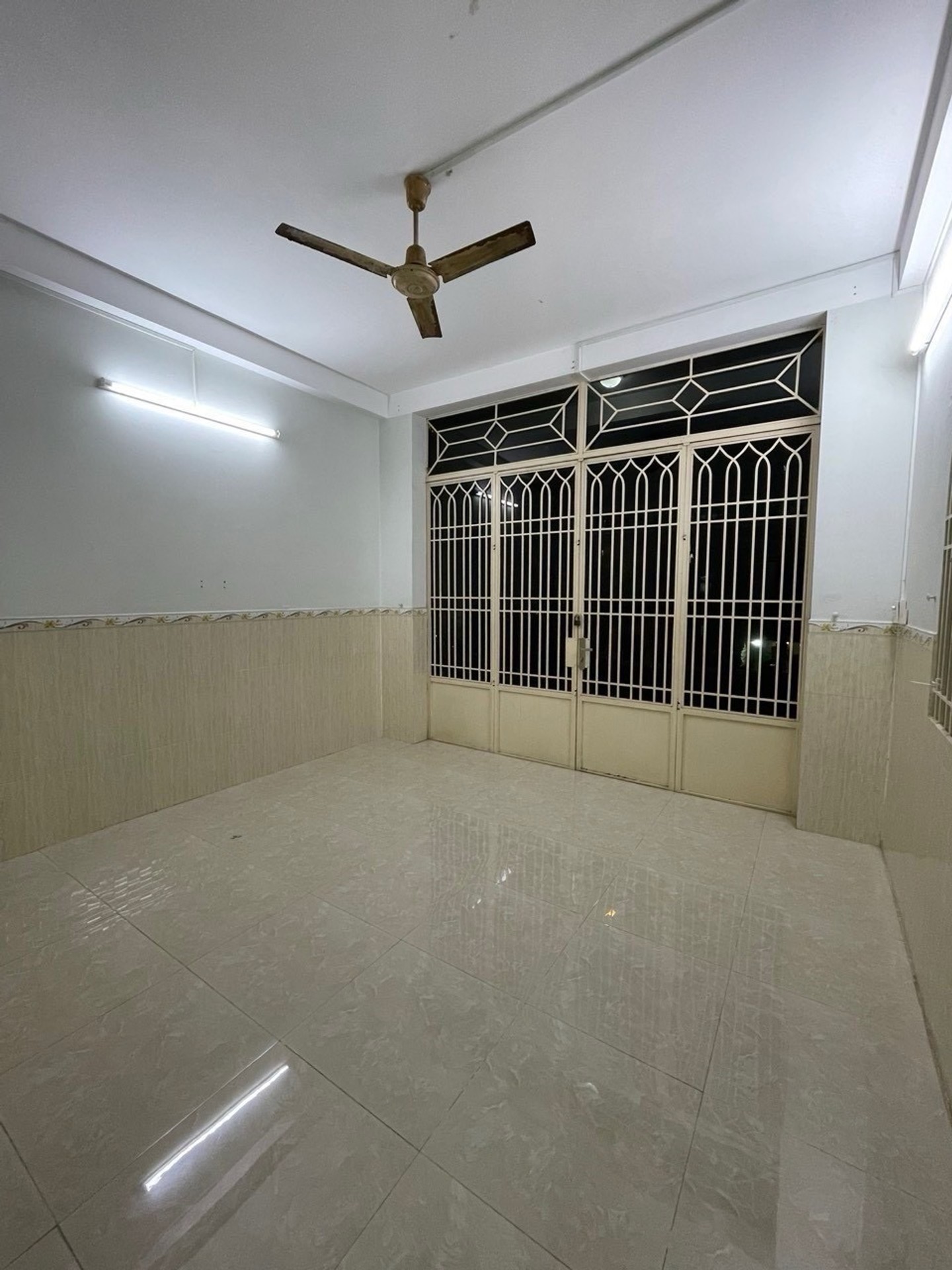 Cực rẻ - MTKD Trần Quang Cơ, 153m2, ngang 6m, 5 tầng, 6PN, 9 phòng trọ, chỉ 110tr/m2