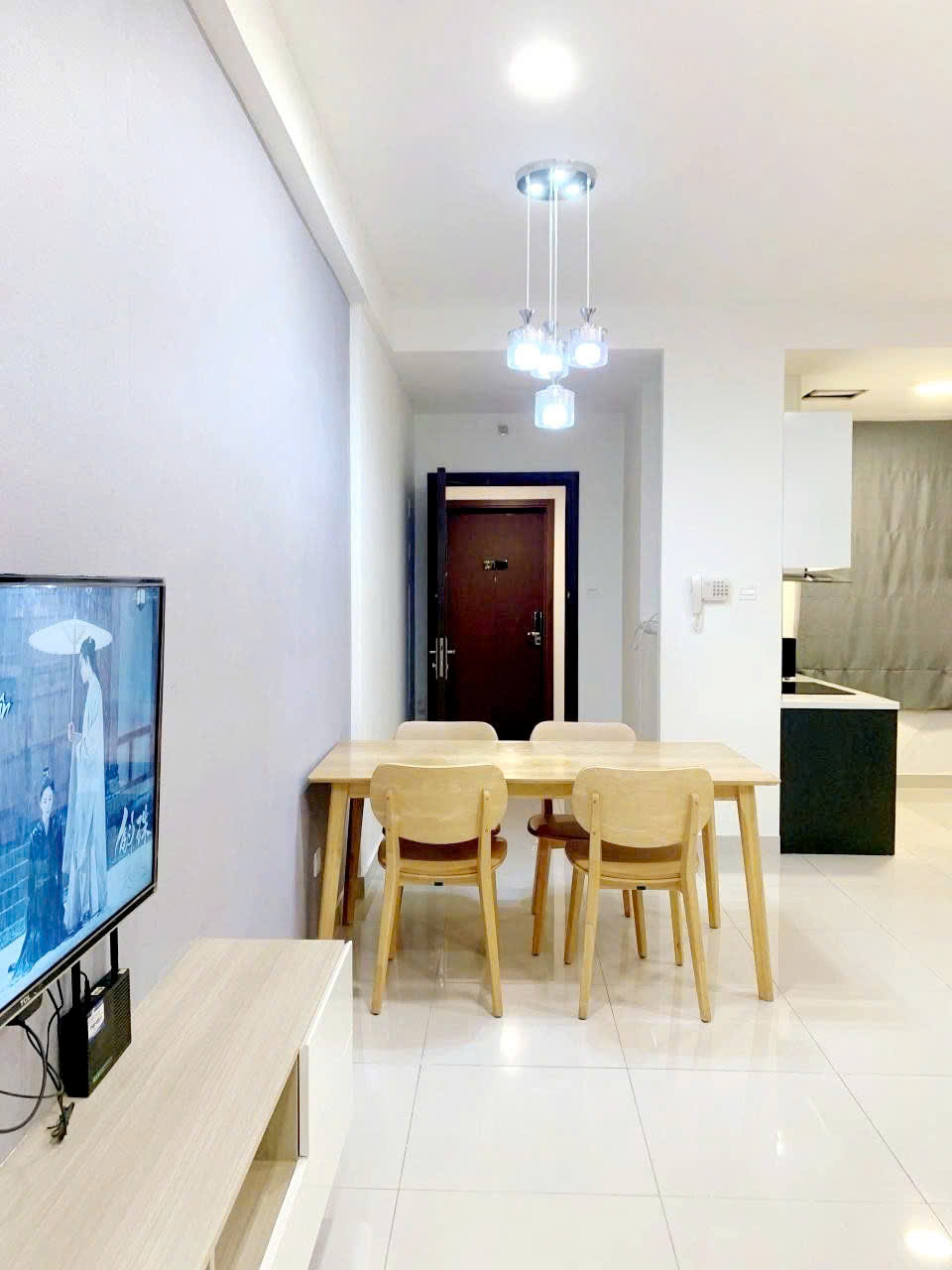 Bán căn 3PN 8,32 tỷ tại The Sun Avenue, 90m2, full nội thất, vào ở ngay