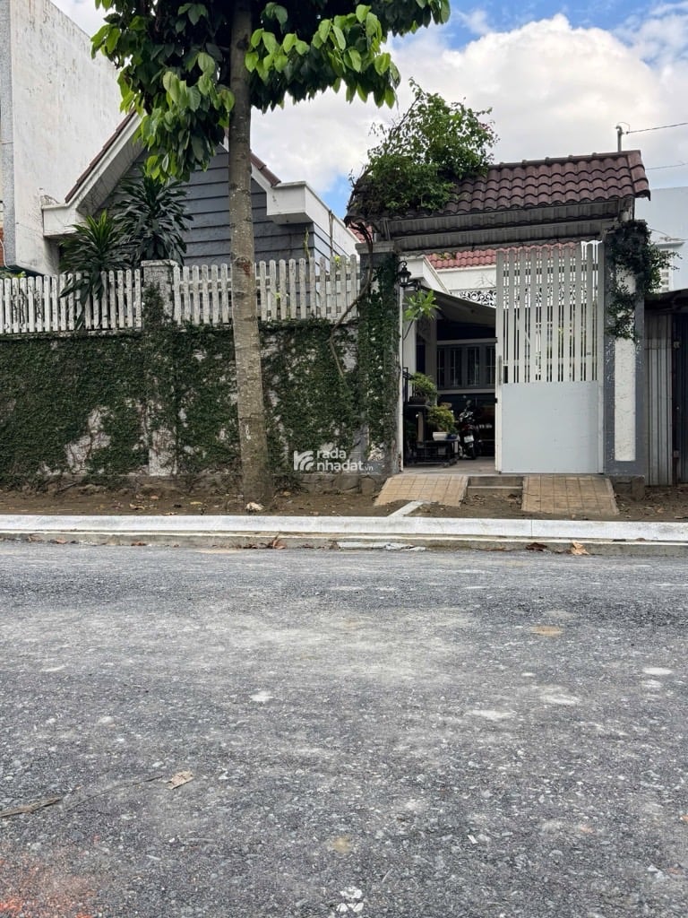 BÁN NHÀ VILLA MẶT TIỀN_DIỆN TÍCH 160m2_KDC SẦM UẤT_GIÁ 12ty400 THƯƠNG LƯỢNG 