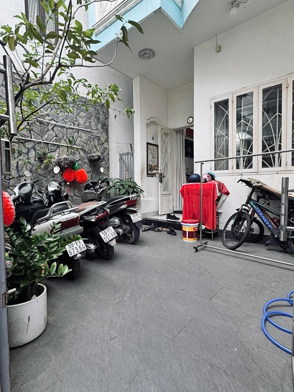 SẬP SÀN - GIẢM NGAY 800TR, GIÁ MỚI 8.8 TỶ - NHÀ ĐẸP 3 TẦNG 80m2 - HXH HOÀNG HOA THÁM