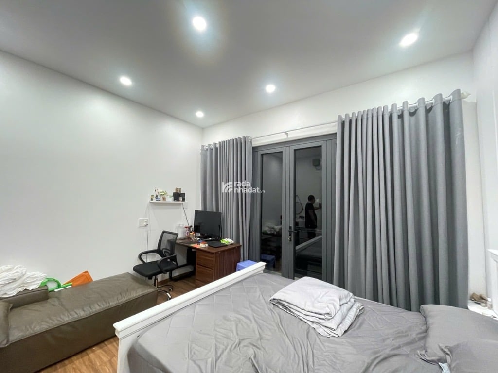  Nhà xây 1 trệt 2 lầu sân thượng3 phòng ngủ lớn (có thể thiết thêm 1 PN nữa