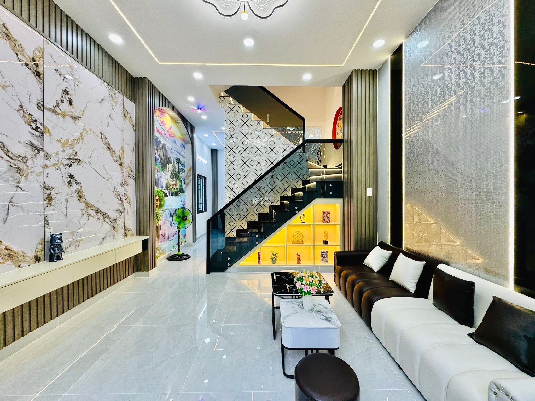 Lên sóng căn nhà 56m2 ngay Lê Quang Định, Gò Vấp. Giá 4 Tỷ 820 Tr. SHR, hẻm xe hơi 5m