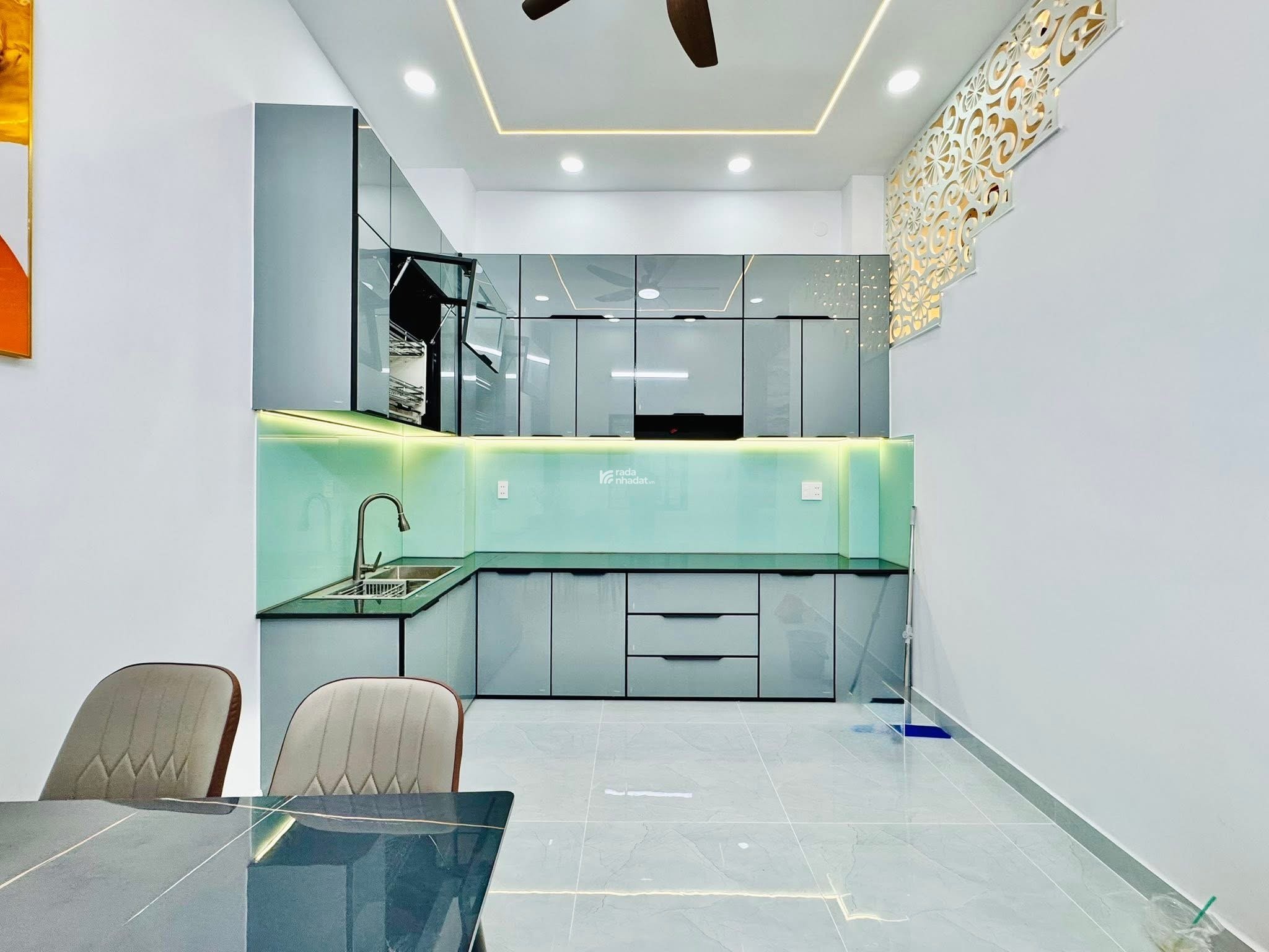 Lên sóng căn nhà 56m2 ngay Lê Quang Định, Gò Vấp. Giá 4 Tỷ 820 Tr. SHR, hẻm xe hơi 5m