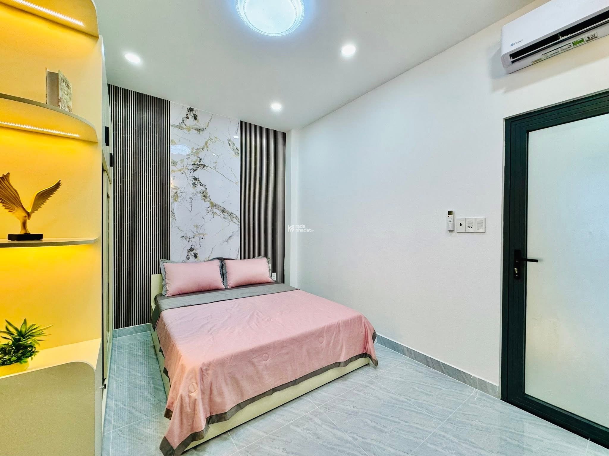 Lên sóng căn nhà 56m2 ngay Lê Quang Định, Gò Vấp. Giá 4 Tỷ 820 Tr. SHR, hẻm xe hơi 5m