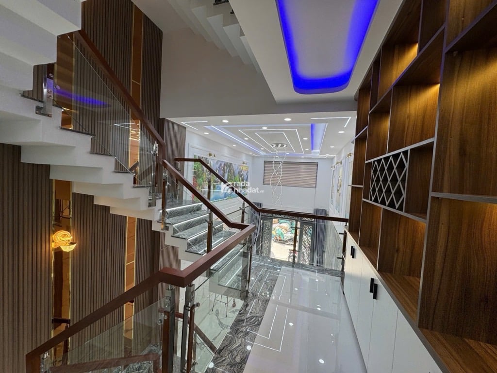 Nhà Siêu to - Giá Tốt -  Bình Tân - Hẻm 7m -  68m2 - 5 Tầng -  chỉ 7ty99