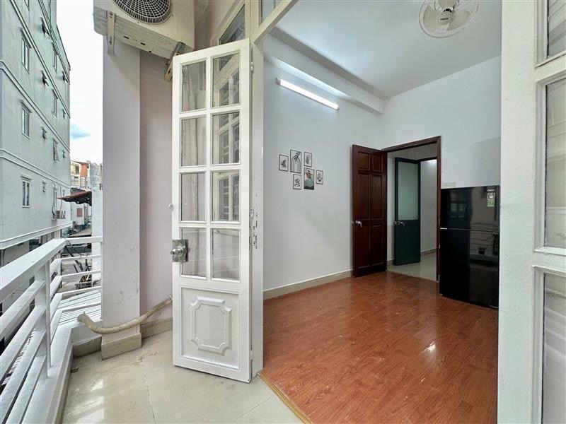 Dòng tiền cho thuê 28 triệu/tháng. Nhà 5 tầng BTCT, hẻm 4.5m thông, xe hơi đậu cửa, 3 căn ra đường,