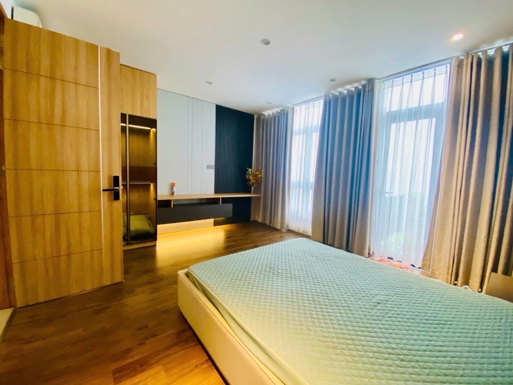 NGANG 5M_ NHÀ CÓ THANG MÁY- XE HƠI NGỦ TRONG NHÀ Diện tích : 5m x 16.8m- 1 trệt , 2 lầu