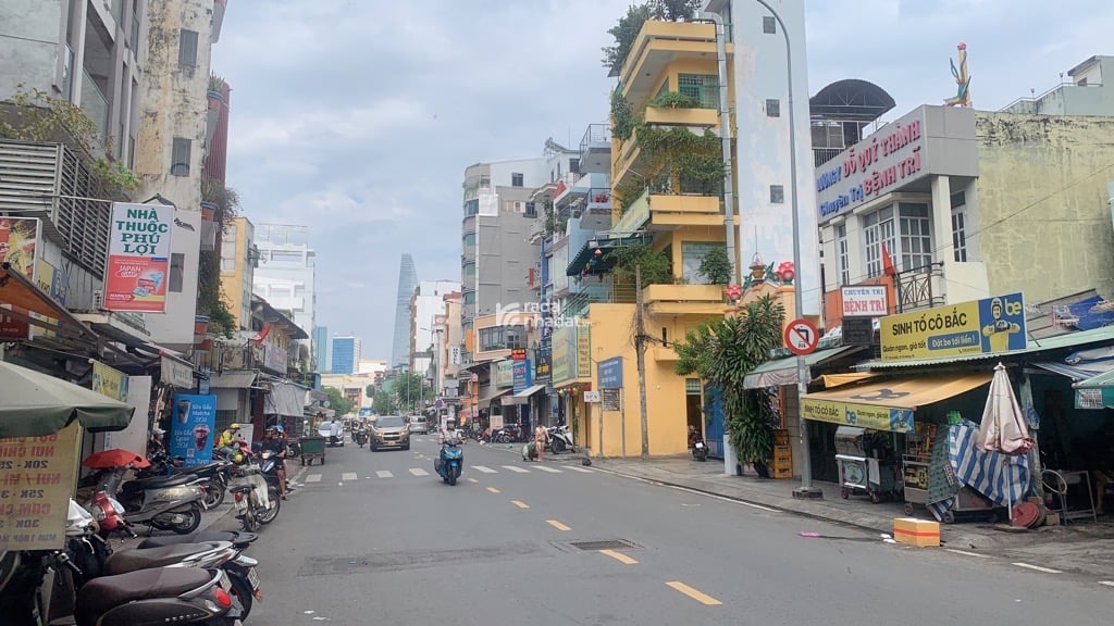 HIẾM!!! MẶT TIỀN ĐƯỜNG QUẬN 1 - KINH DOANH SẦM UẤT - 272M2 NGANG KHỦNG 10M