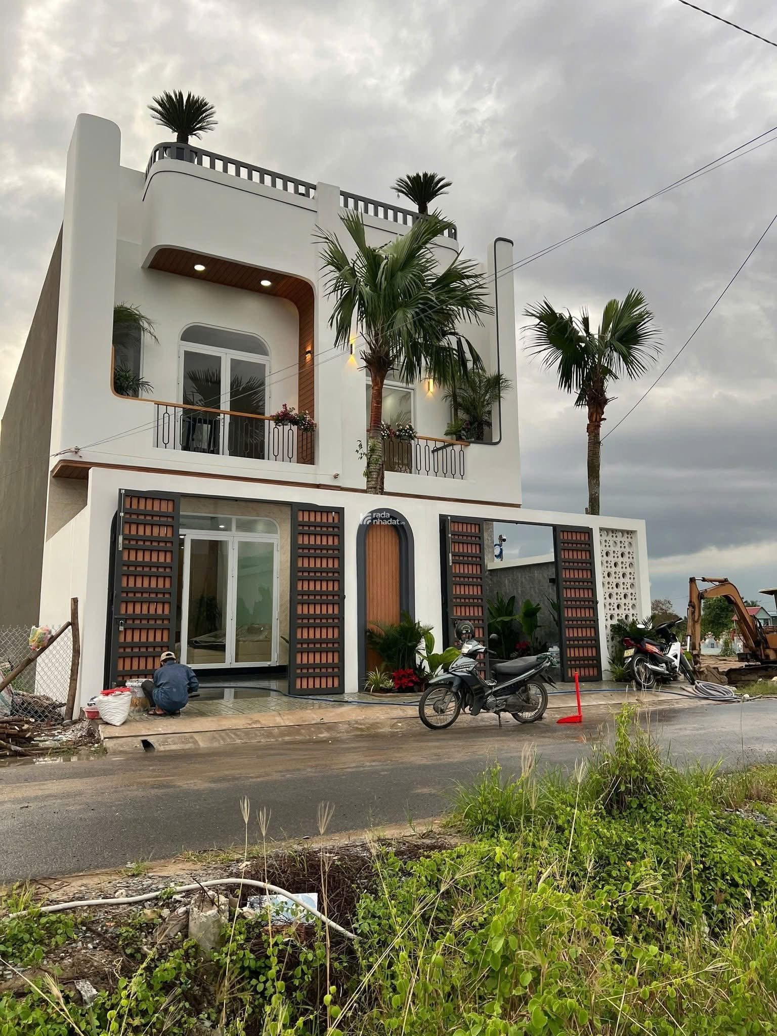 Chính chủ bán nhà mới xây mặt tiền đường nhựa QL1A