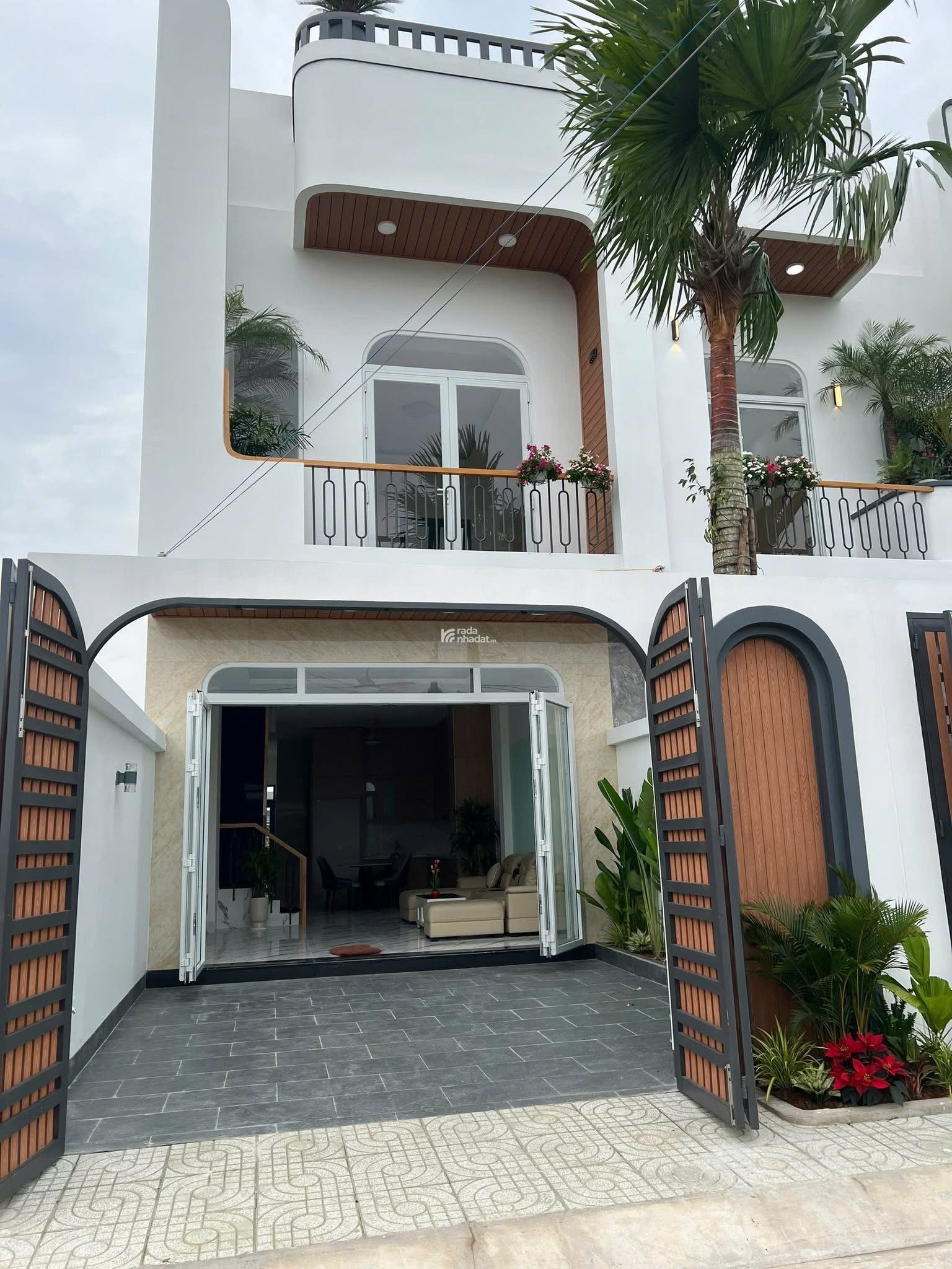 Chính chủ bán nhà mới xây mặt tiền đường nhựa QL1A