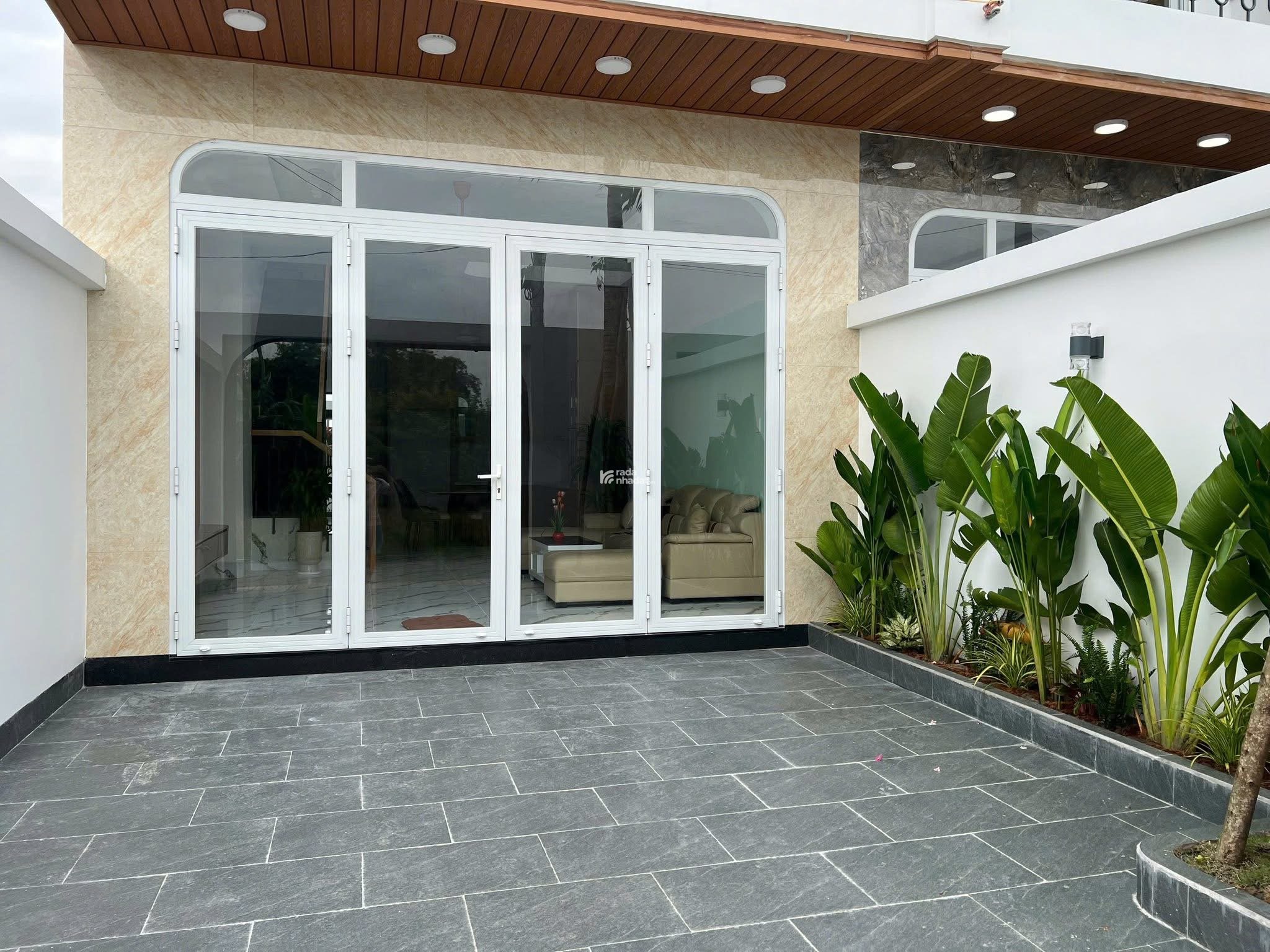 Chính chủ bán nhà mới xây mặt tiền đường nhựa QL1A