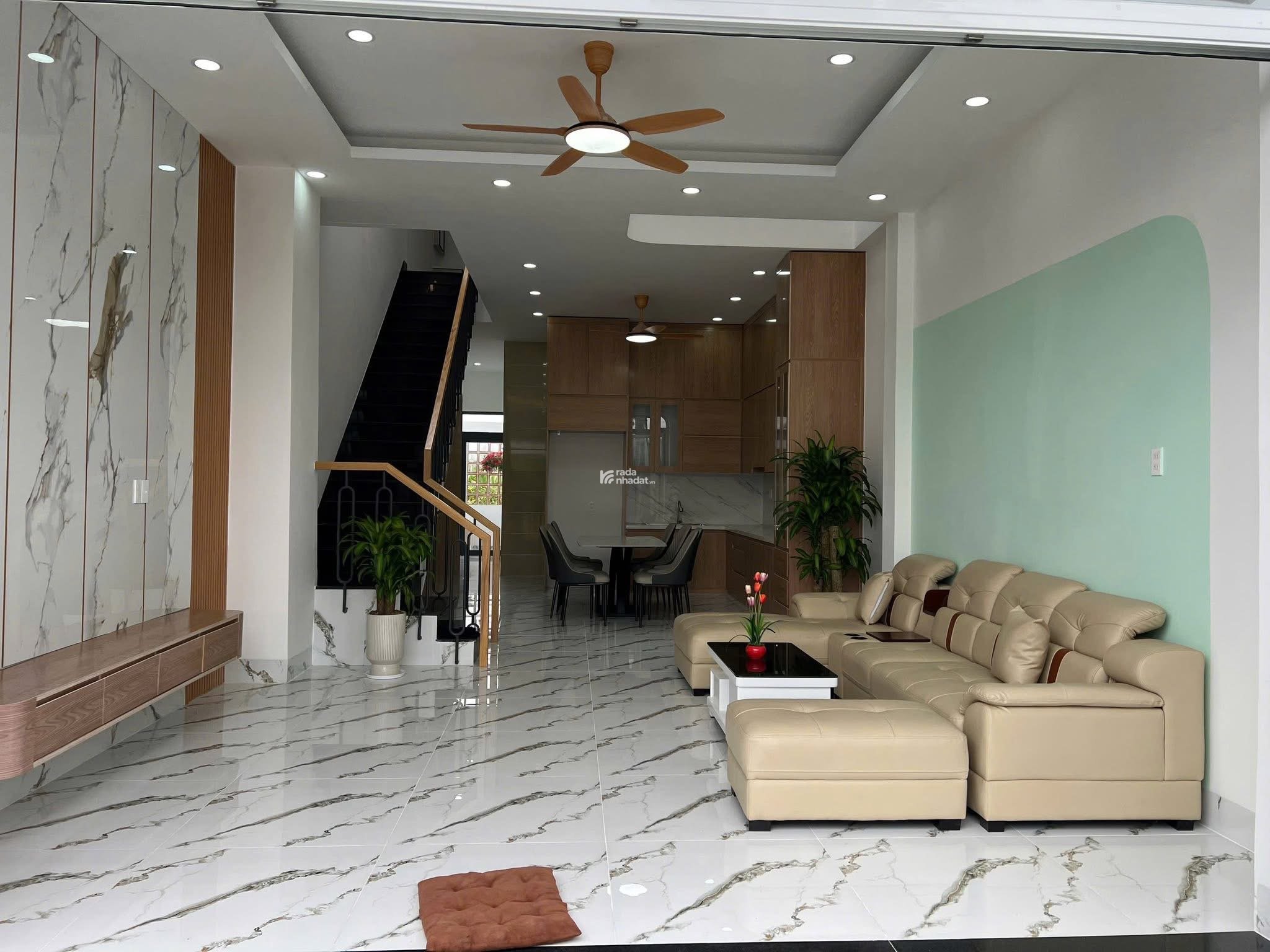 Chính chủ bán nhà mới xây mặt tiền đường nhựa QL1A