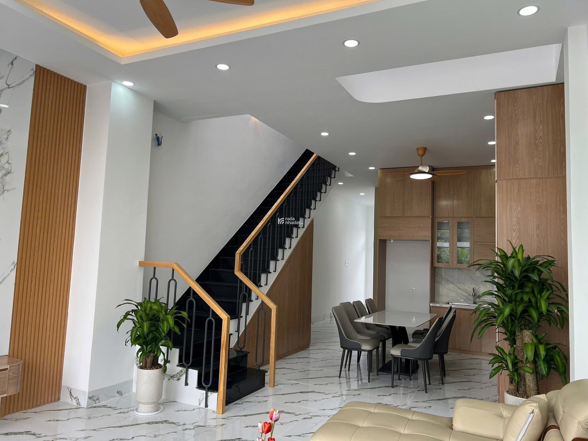 Chính chủ bán nhà mới xây mặt tiền đường nhựa QL1A