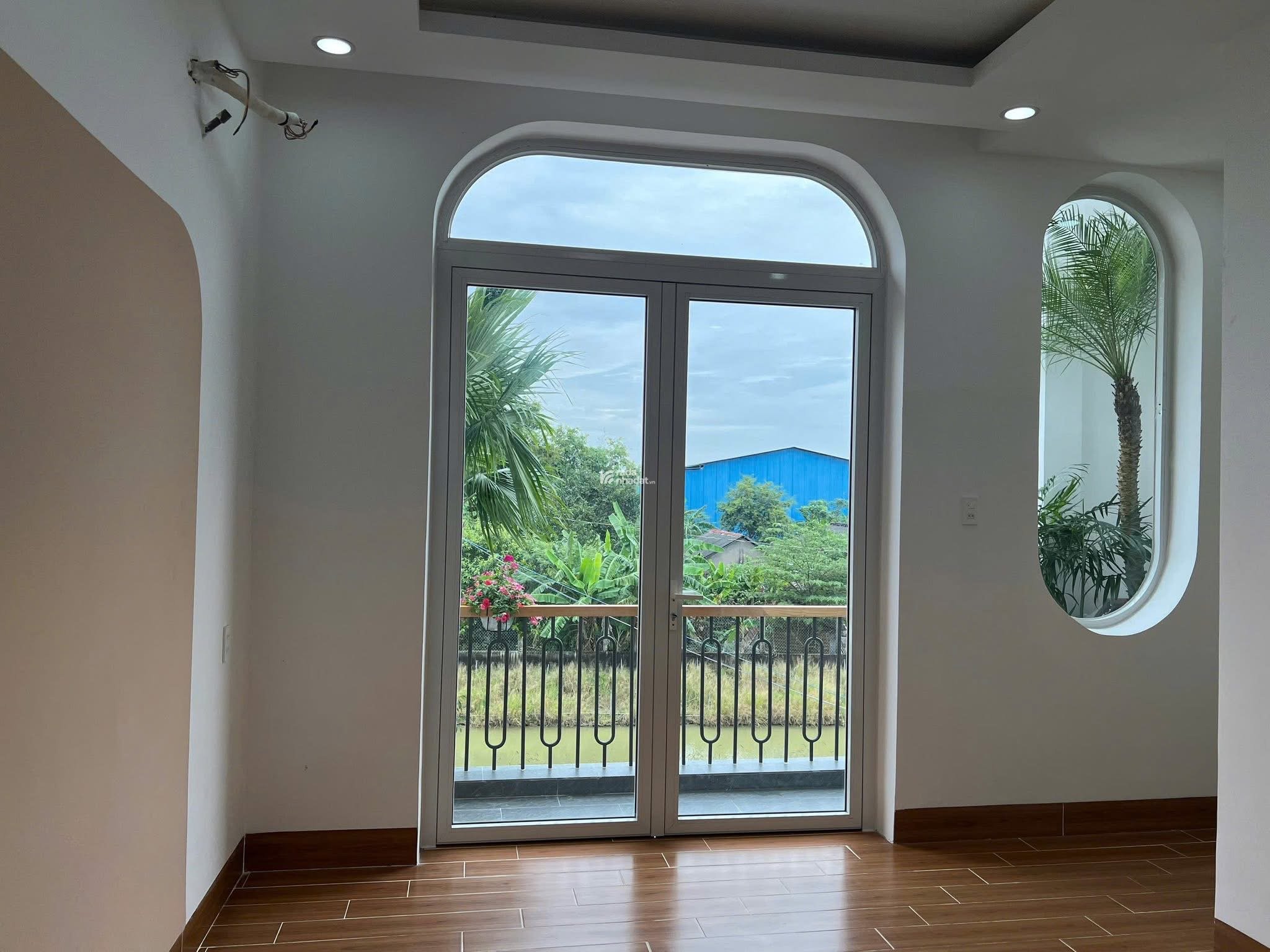 Chính chủ bán nhà mới xây mặt tiền đường nhựa QL1A