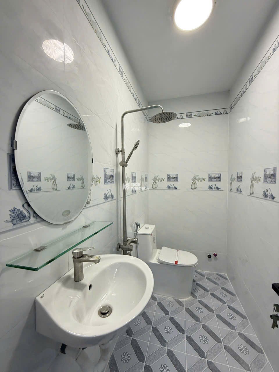 GẦN MẶT TIỀN PHAN VĂN HỚN - NHÀ 5 TẦNG ,4x15m , ĐƯỜNG 2 CHIỀU XE HƠI 10M