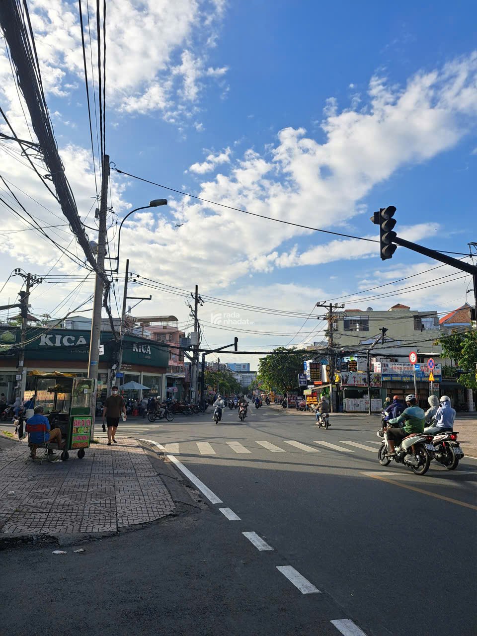 NHÀ MỚI ĐẸP Ở NGAY HẺM NHỰA XE HƠI TRÁNH NHAU, GẦN ĐH NGÂN HÀNG 4 TẦNG, 4X15 CHỈ 10 TỶ.