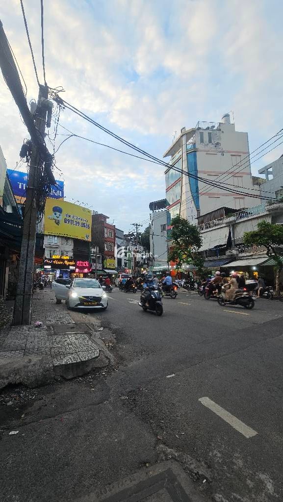KHU ETOWN, HẺM XE HƠI TRƯỜNG CHINH, TÂN BÌNH, 30M2 CÓ KC Ở NGAY. GIẢM 350TR CHỈ CÒN 5T TL 