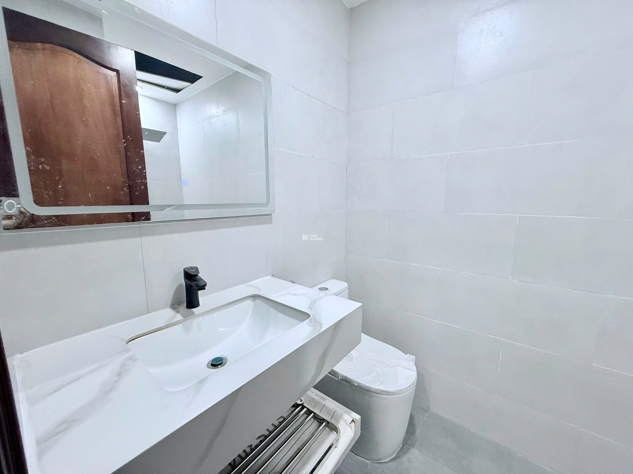 CHO THUÊ CĂN HỘ STUDIO BAN CÔNG LỚN FULL NỘI THẤT CÓ THANG MÁY QUẬN 4