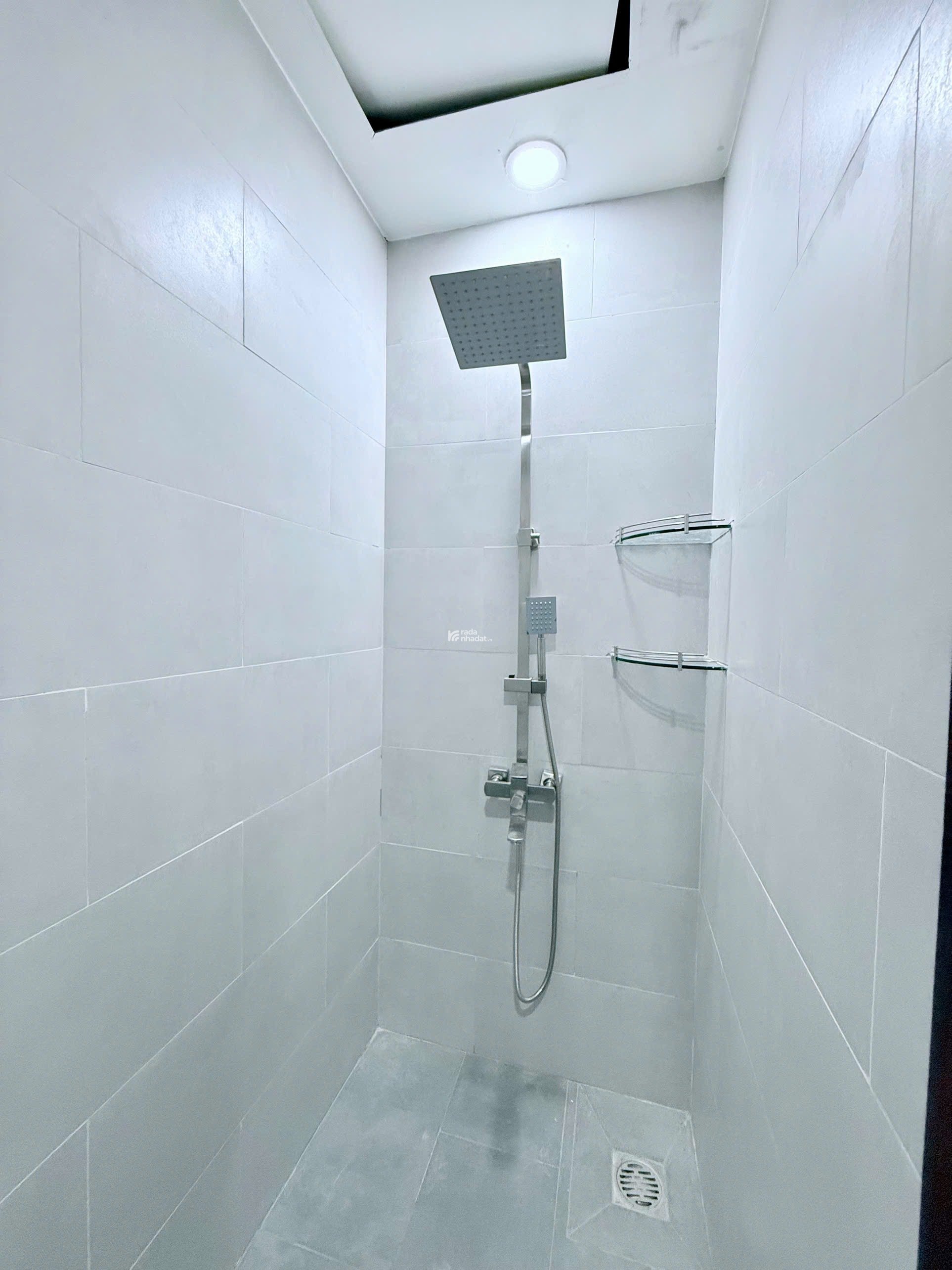CHO THUÊ CĂN HỘ STUDIO BAN CÔNG LỚN FULL NỘI THẤT CÓ THANG MÁY QUẬN 4