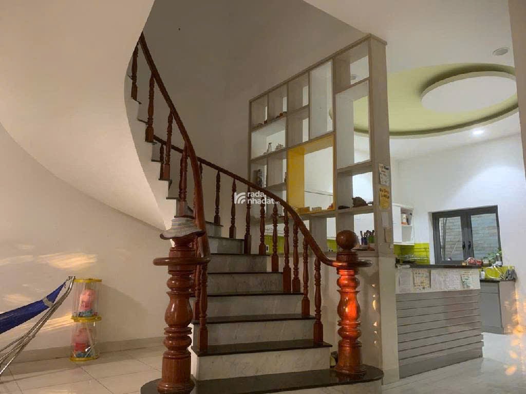 CỰC HIẾM. NHÀ 2 TẦN - DT 200M2 - PHƯỚC LONG B - NHÀ MẶT TIỀN KẾ BÊN VÀNH ĐAI 2 - NGANG 