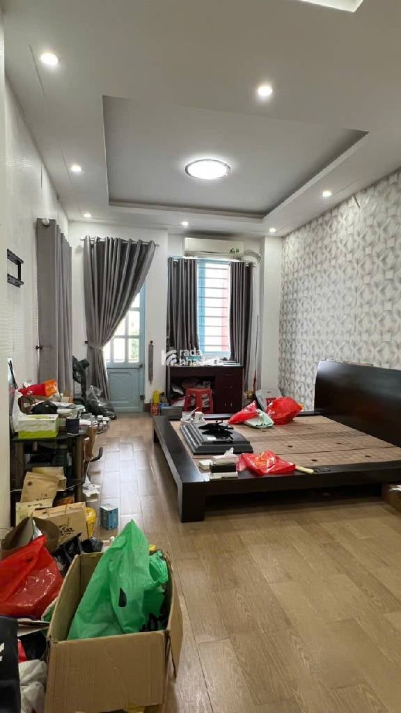 NHÀ ĐẸP 5 TẦNG BTCT SÁT BÊN ĐẦM SEN SẴN DÒNG TIỀN 15 THÁNG.