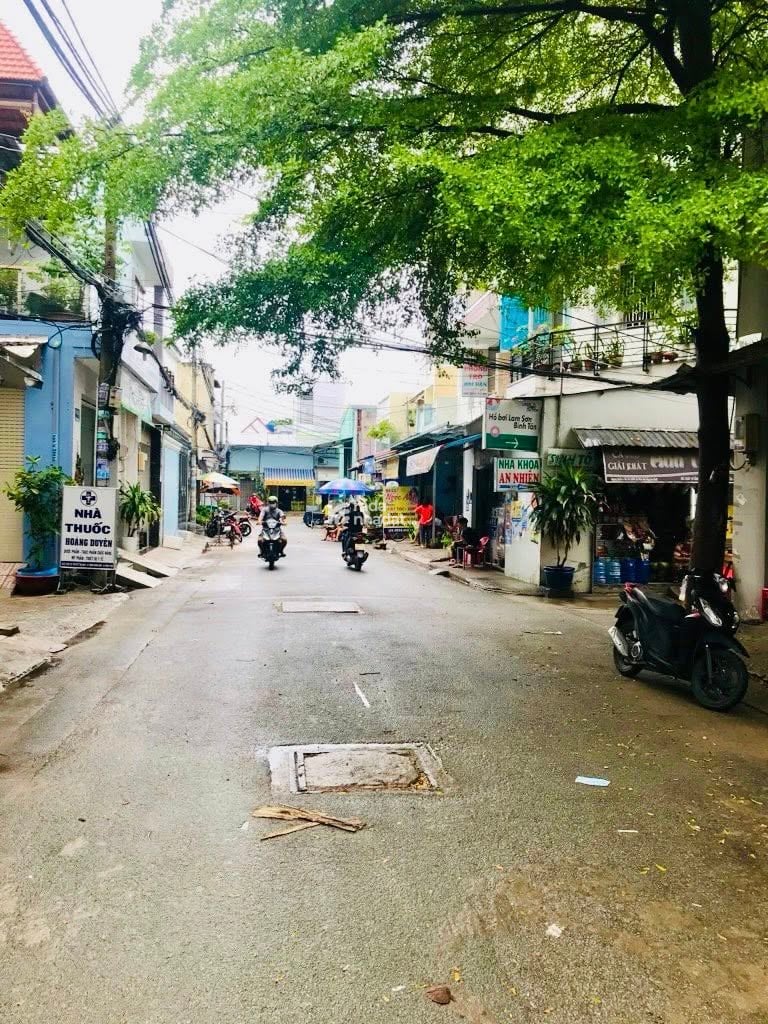 GIÁP AEON TÂN PHÚ HẺM TẢI QUAY ĐẦU  DÒNG T.IỀN GẦN CHỤC 2 TẦNG  80M NỞ HẬU CHỈ 5.X 