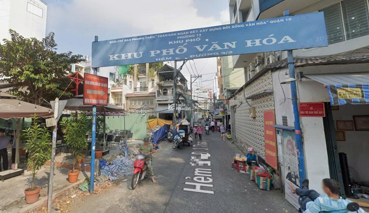 Bán nhà cũ trong hẻm tiện xây mới -  HXH - Hẻm thông Cư Xá Đồng Tiến, Thành Thái, tại Quận 10.