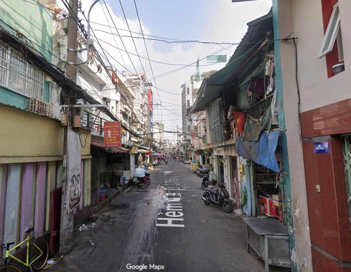 Bán nhà cũ trong hẻm tiện xây mới -  HXH - Hẻm thông Cư Xá Đồng Tiến, Thành Thái, tại Quận 10.