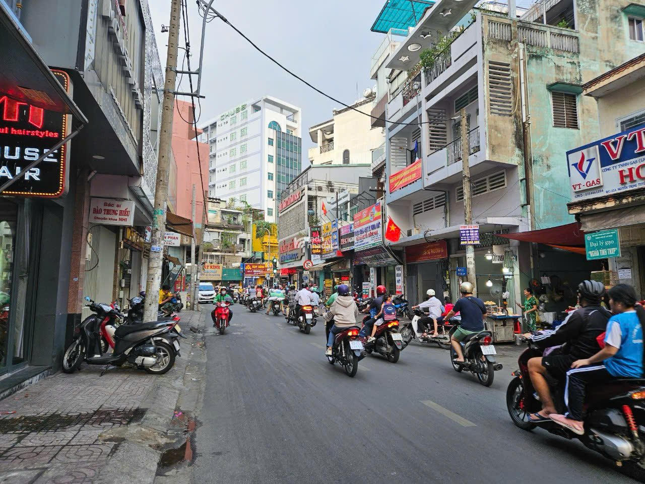 HOT: BÁN NHÀ MTKD NGUYỄN TRỌNG TUYỂN P15, PHÚ NHUẬN 