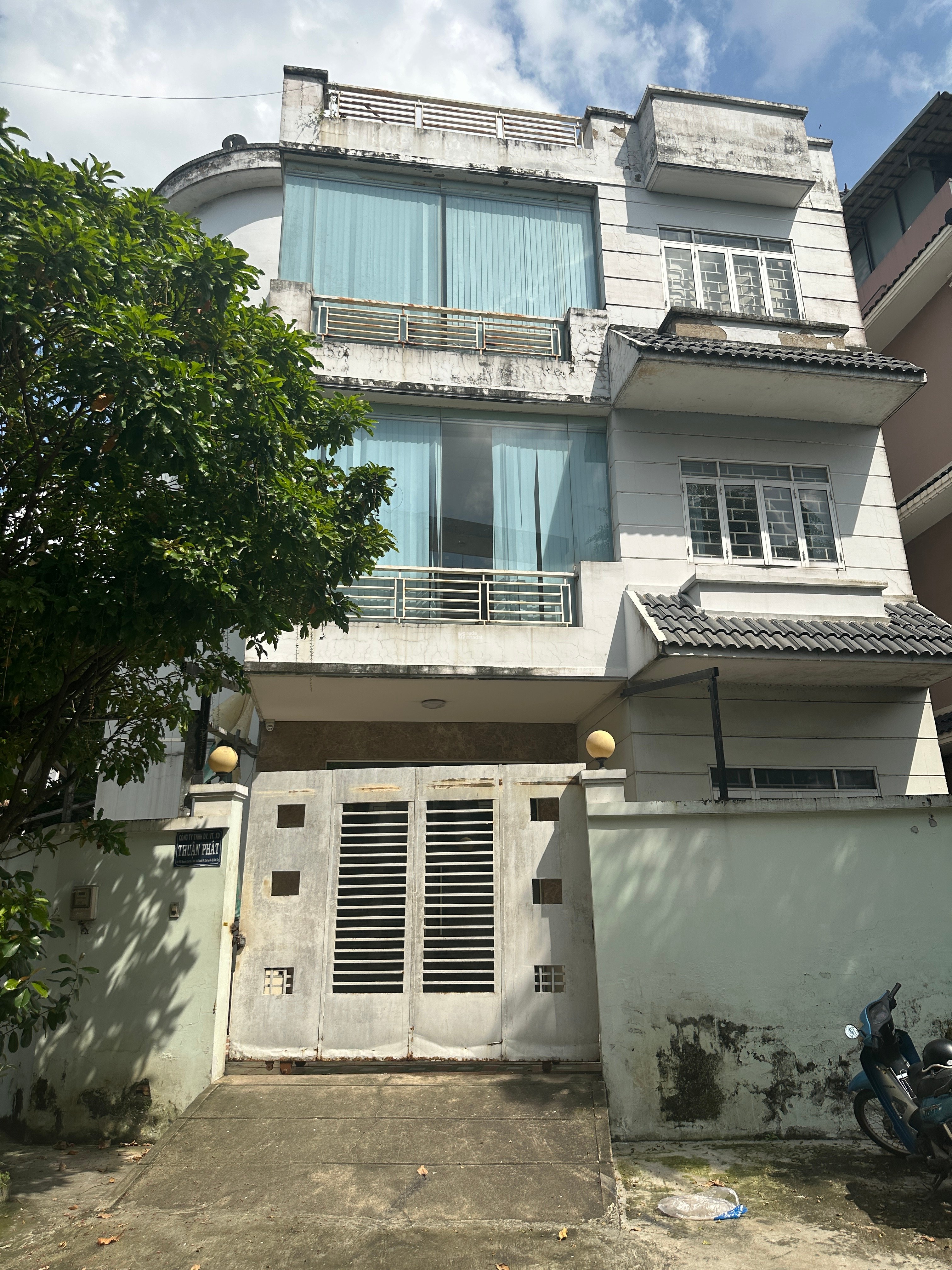  BÁN NHÀ GÓC HAI MẶT TIỀN HẺM XE HƠI 