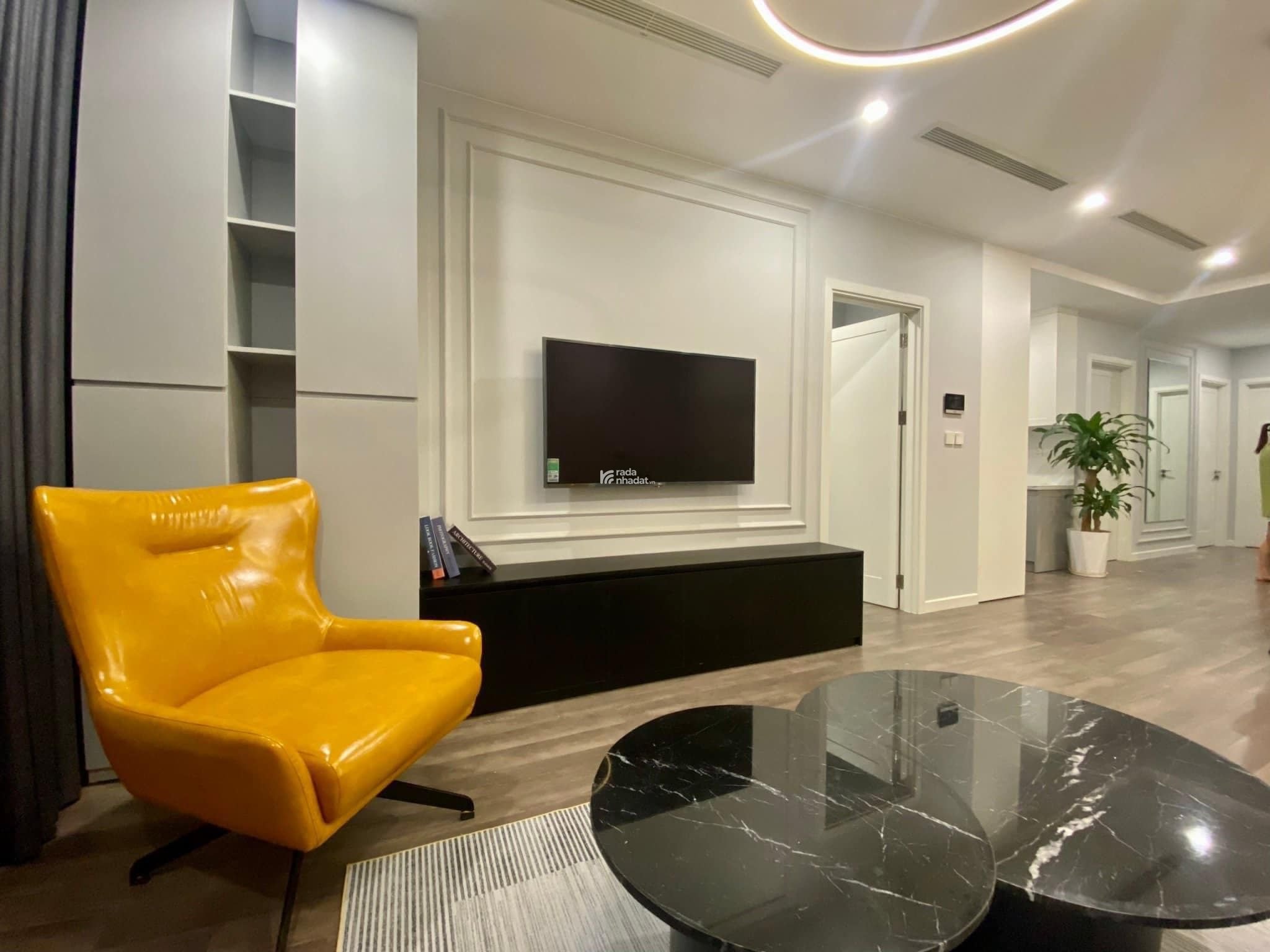 Bán căn hộ 127m2 4n 3wc full nội thất view hồ tầng trung đẹp ở Sky park giá 9 tỷ. LH 0961 899 ***