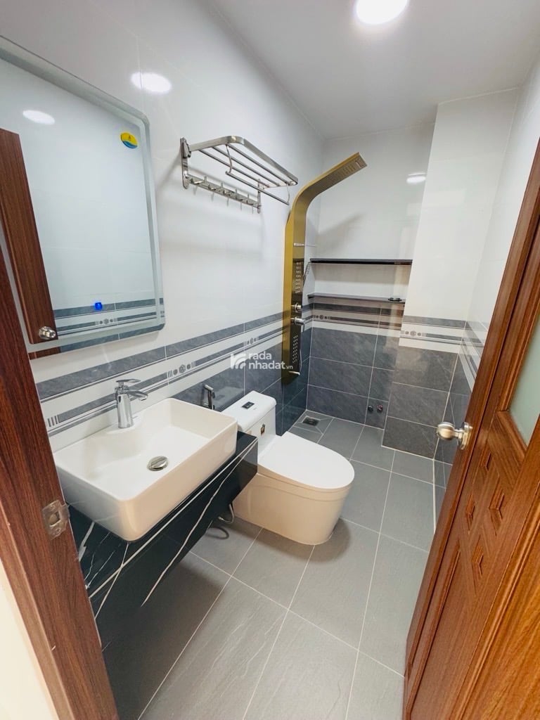 Bán Nhà Siêu To - Bình Tân - Giáp Tân Phú - 62m2 - 5 Tầng - Sổ vuông - chỉ nhỉnh 7ty