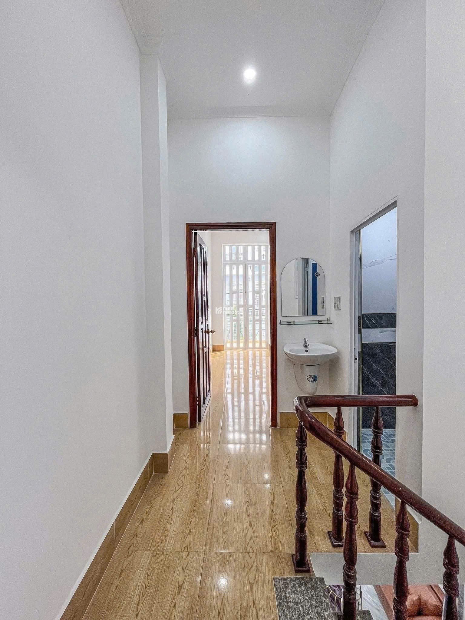 Bán nhà diện tích lớn gần Đại học Sư Phạm Kĩ Thuật 3 phòng ngủ Giá 1 tỷ 780( bao sang tên)