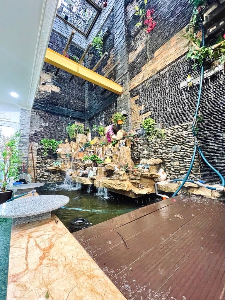 NHÀ CỰC ĐẸP MẶT TIỀN KD CỰC ĐỈNH NGAY NGÃ 6 DÂN CHỦ CÓ DÒNG TIỀN 105m2 CHỈ 65TỶ