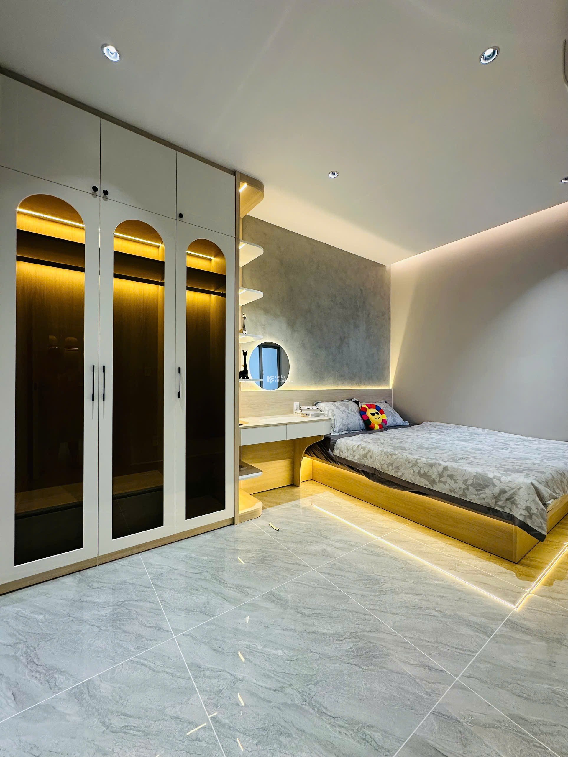 Bán nhanh căn hộ sky garden 2, PMH, Q7, DT 81m2, TK 3PN nhà mới đẹp, giá chỉ 5,7 tỷ 