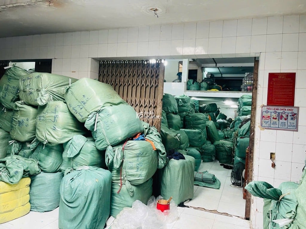 TRUNG TÂM TÂN PHÚ - NGAY THẠCH LAM- LUỸ BÁN BÍCH - NGANG 11M KHỦNG X 27M - DÒNG TIỀN 40 TRIỆU