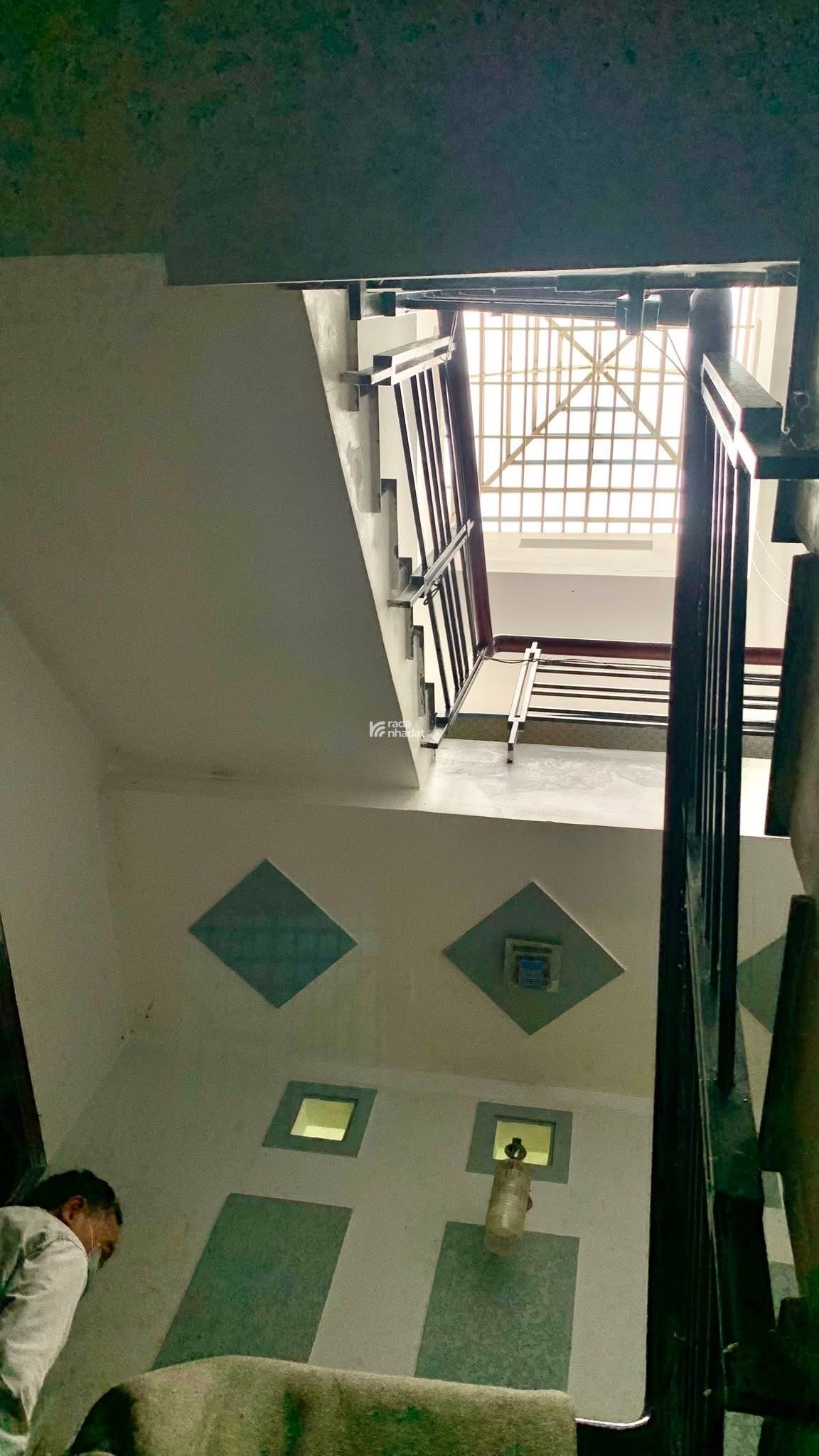 NHÀ 5 TẦNG NGAY HUỲNH TẤN PHÁT, QUẬN 7 – Ô TÔ NGỦ TRONG NHÀ 