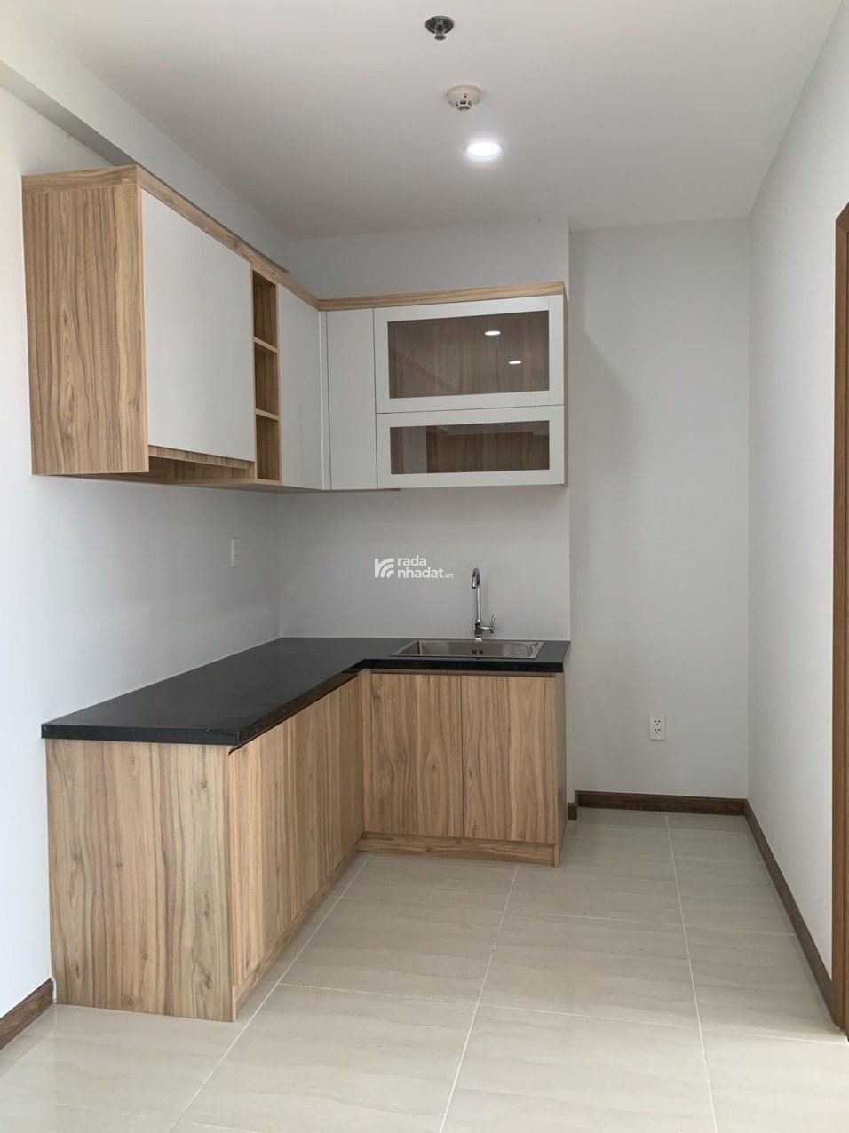Ngộp ngân hàng bán gấp 2 căn 2PN 2WC Bcons Plaza. View hồ đá, view Thống Nhất (1.650 tỷ) 51m2