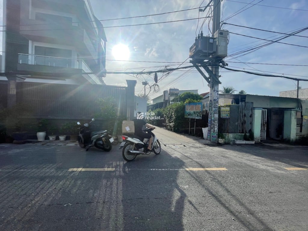 ĐẤT Ở DT KHỦNG 237M2, NGANG 15, HẺM 5M, TRUNG CHÁNH, HUYỆN HÓC MÔN, 