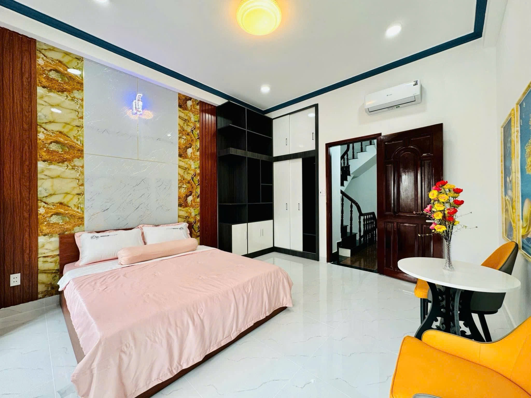 BÁN GẤP NHÀ 2 lầu 1 sân thượng 53,76m2 Đường Võ Văn Tần P5 Quận 3 HCM